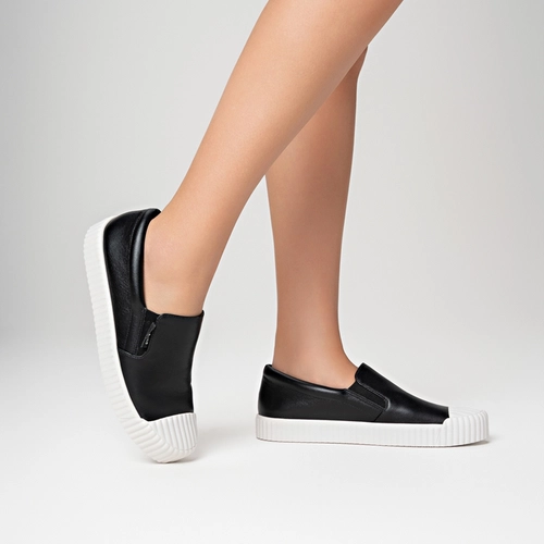 Tênis Kicks Slip On Couro Preto