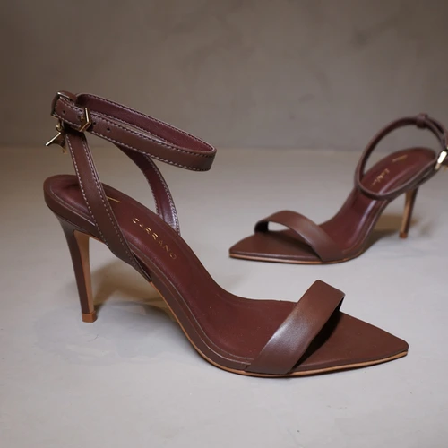 Sandália Minimal Charm Salto Fino Couro Marrom Dark Brown