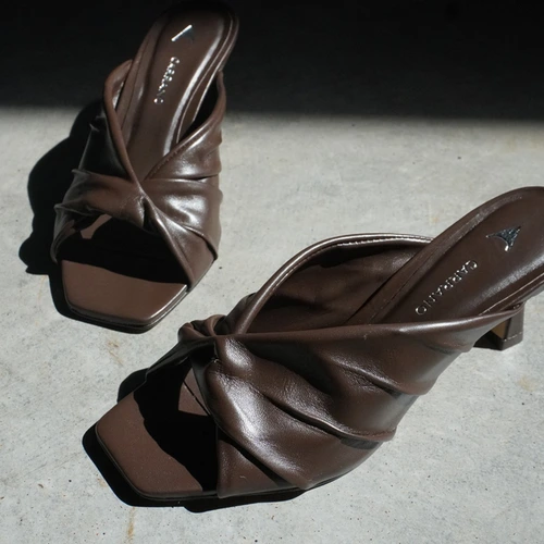 Open Mule Twist Salto Fino Couro Marrom Dark Brown