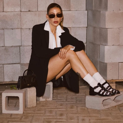 Sandália Fisherman Tachas Couro Verniz Preto