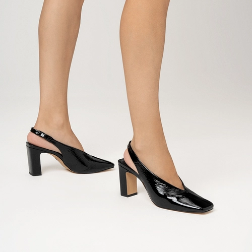 Scarpin Slingback Timeless Bico Quadrado Couro Verniz Preto