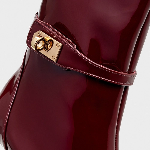 Bota Detail Clasp Salto Fino Couro Verniz Vinho Mahogany