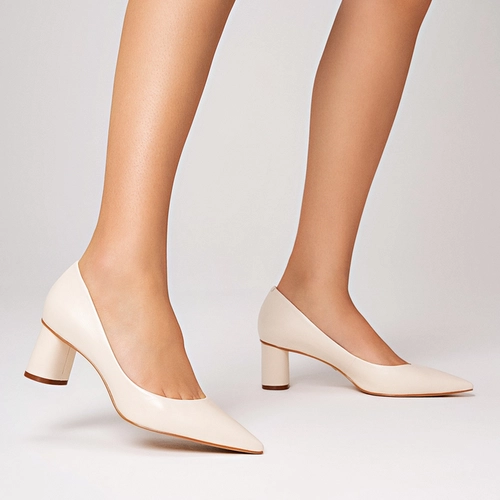 Scarpin Felícia Salto Oval Couro Off White Sweet Cream