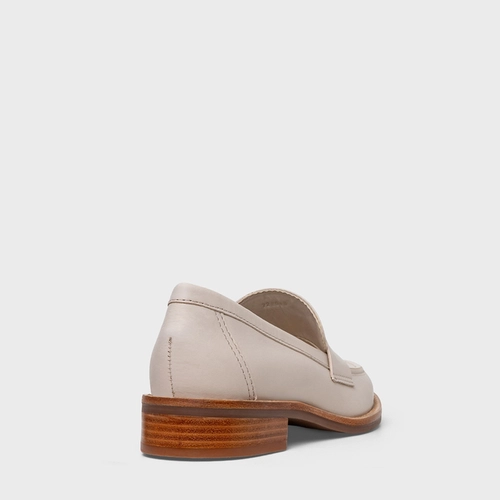 Loafer Simple Couro Off White Cotton