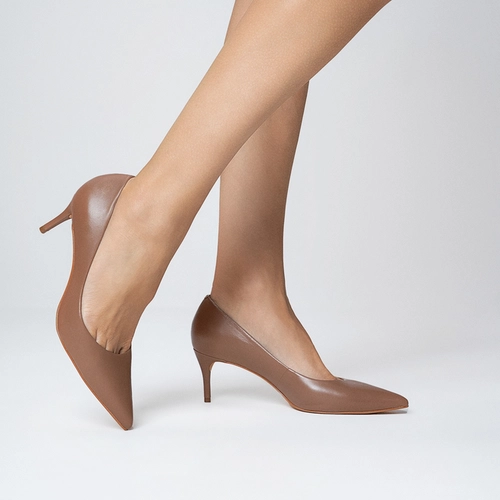 Scarpin Valentina Salto Fino Couro Marrom Mocha