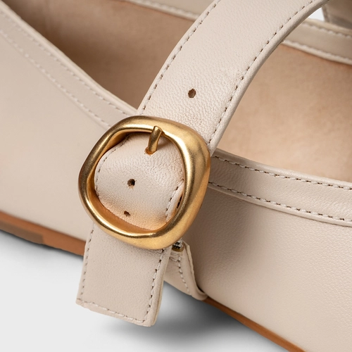 Sapatilha Essential Fivela Couro Off White Cotton