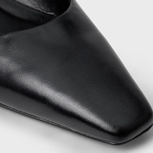 Scarpin Slingback Timeless Salto Fino Couro Preto