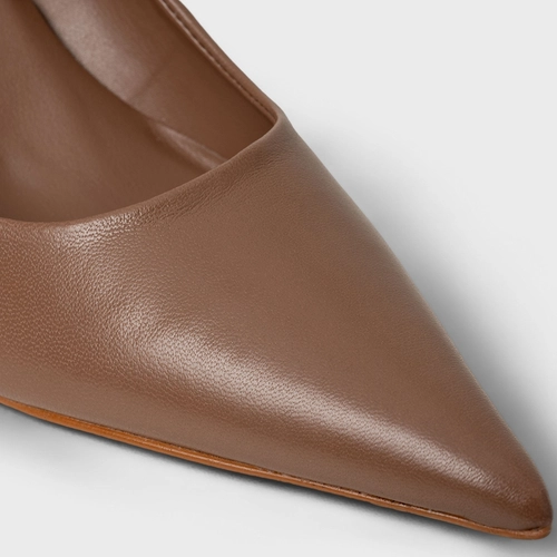 Scarpin Timeless Salto Fino Couro Marrom Mocha