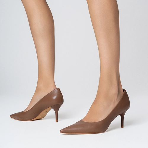Scarpin Timeless Salto Fino Couro Marrom Mocha