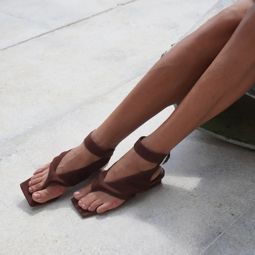 Sandália Thong Ripple Couro Nobuck Marrom Brunette