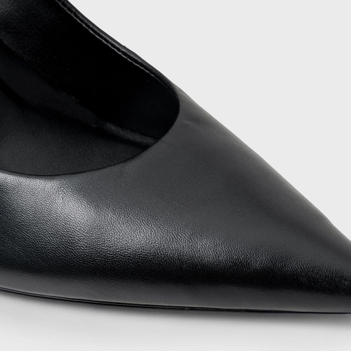 Scarpin Unique Salto Fino Couro Preto