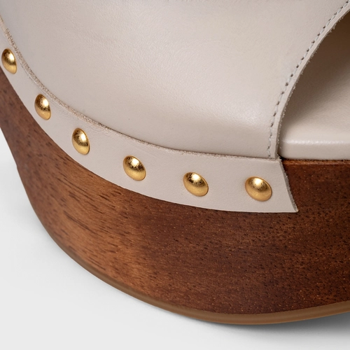 Sandália Plataforma Bold Wood Studs Couro Off White Cotton