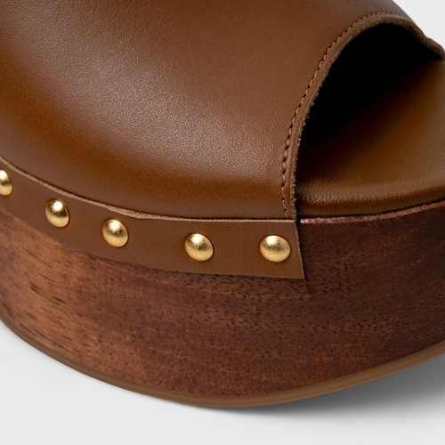 Sandália Plataforma Bold Wood Studs Couro Marrom Saddle