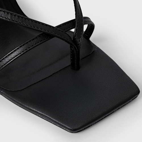 Sandália Slim Salto Fino Couro Preto