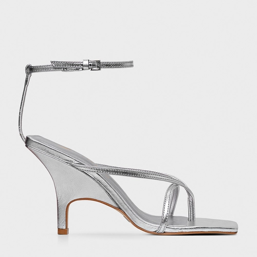 Sandália Slim Salto Fino Couro Metalizado Prata