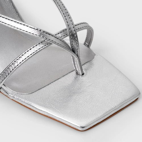 Sandália Slim Salto Fino Couro Metalizado Prata