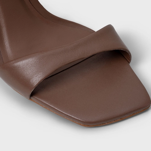 Sandália Glow Salto Fino Couro Marrom Mocha