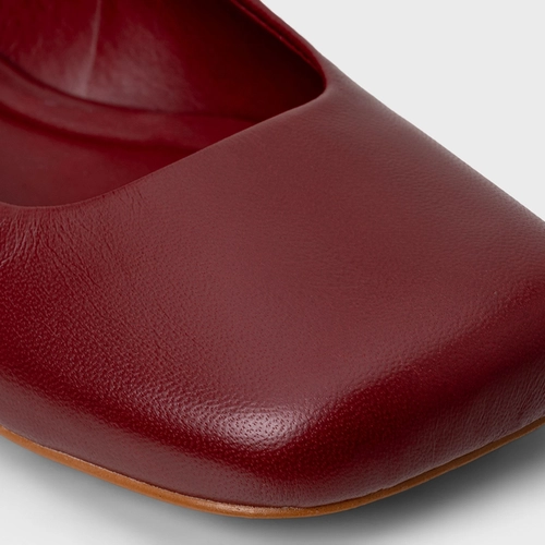 Sapatilha Slingback Buckle Bico Quadrado Couro Vinho Merlot