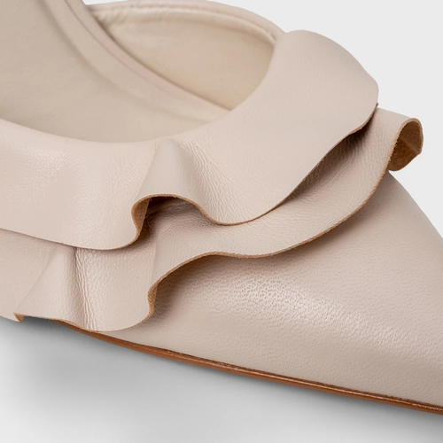 Scarpin Slingback Babados Salto Fino Couro Off White Cotton