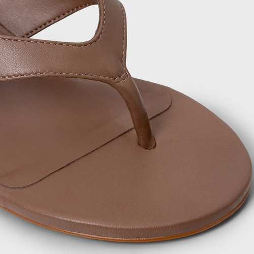 Sandália Thong Bold Salto Fino Couro Marrom Mocha