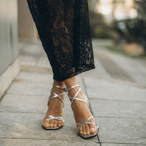 Sandália Minimal Tiras Anabela Couro Metalizado Prata