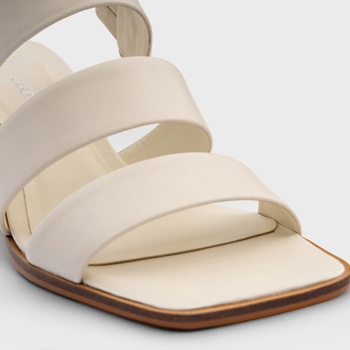Sandália Triple Tiras Salto Bloco Couro Off White Milk