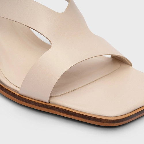 Sandália Recorte Front Salto Bloco Couro Off White Cotton