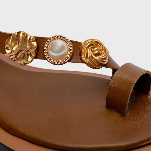 Sandália Flat Mixed Coins Couro Marrom Saddle