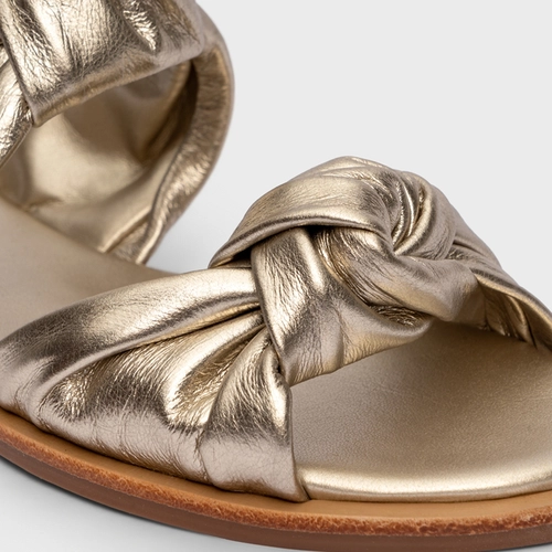 Flat Puffy Twist Couro Metalizado Champagne