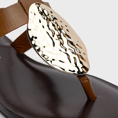 Sandália Flat Ornament Couro Marrom Saddle