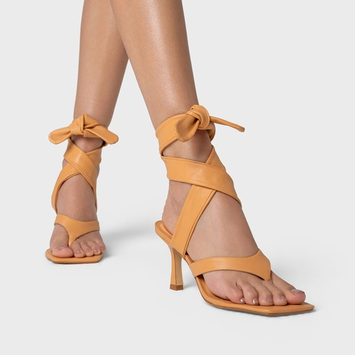 Sandália Thong Maxi Lace Up Salto Fino Couro Bege Biscuit