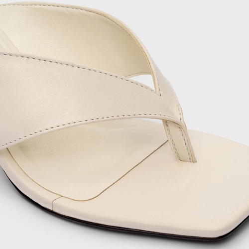 Open Mule Thong Iconic Salto Reto Couro Off White Milk