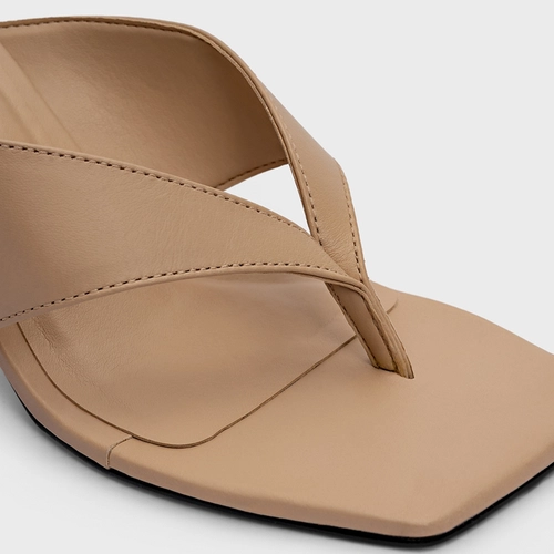 Open Mule Thong Iconic Salto Reto Couro Bege Ginger