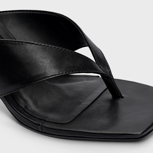 Open Mule Thong Iconic Salto Reto Couro Preto