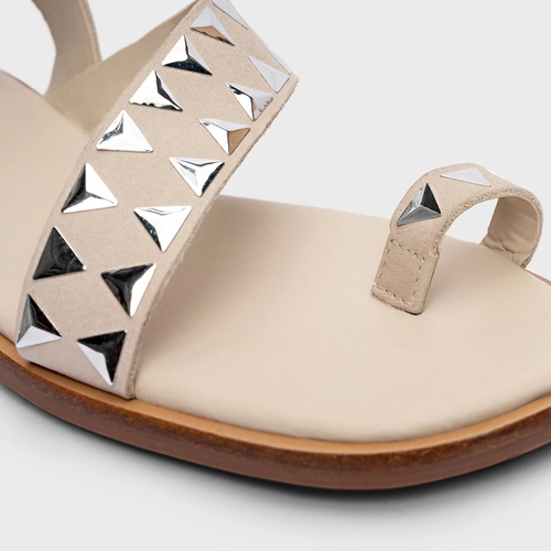 Sandália Flat Tachas Couro Nobuck Off White Ice