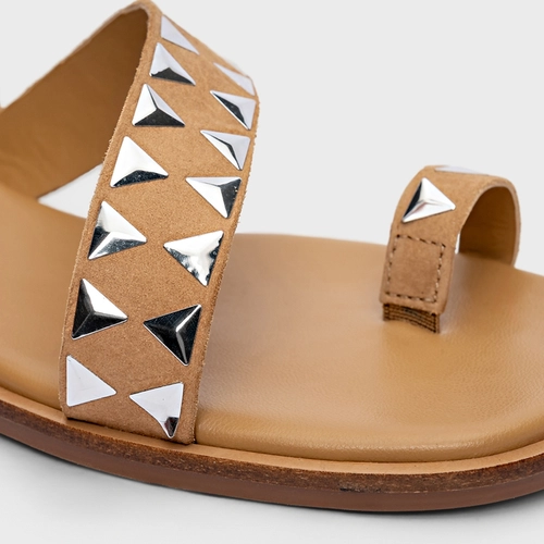 Sandália Flat Tachas Couro Nobuck Bege Toffee