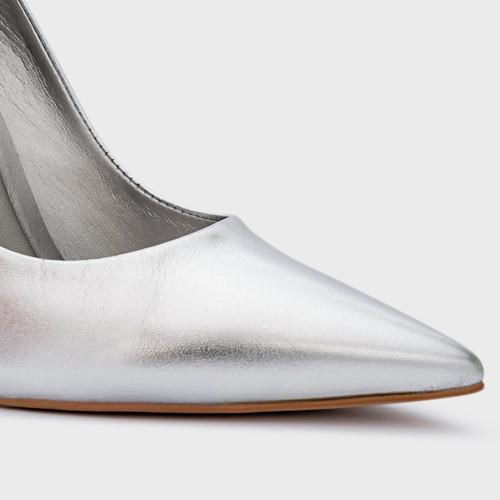 Scarpin Loretta Salto Fino Metalizado Prata