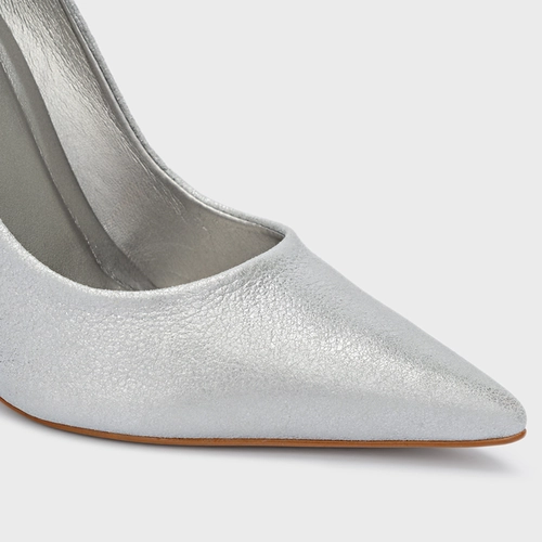 Scarpin Loretta Salto Fino Couro Metallic Prata