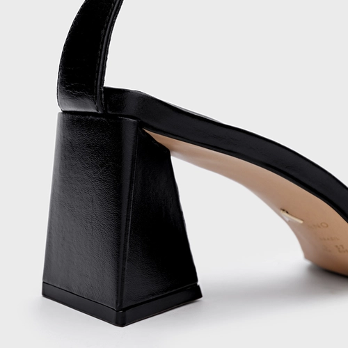 Sandália Holiday Salto Triangle Couro Preto