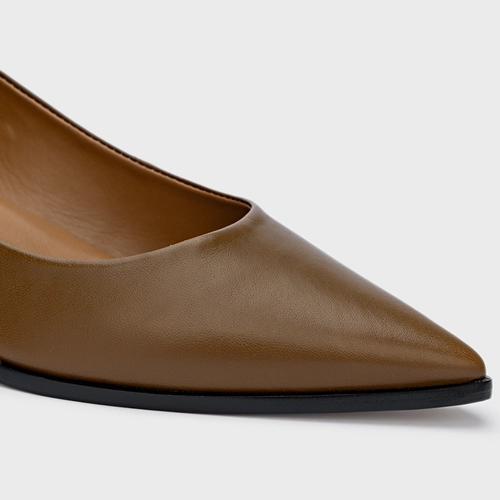 Scarpin Charlotte Salto Bloco Couro Marrom Alce