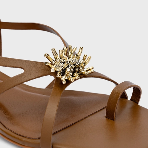 Sandália Flat Coral Couro Marrom Saddle