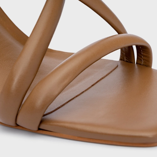 Sandália Tiras Salto Oval Couro Marrom Honey