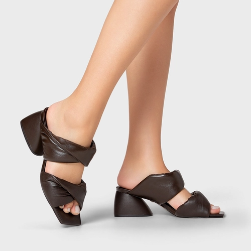 Open Mule Twist Puffy Salto Flare Couro Marrom Dark Brown