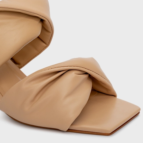 Open Mule Twist Puffy Salto Flare Couro Bege Crema