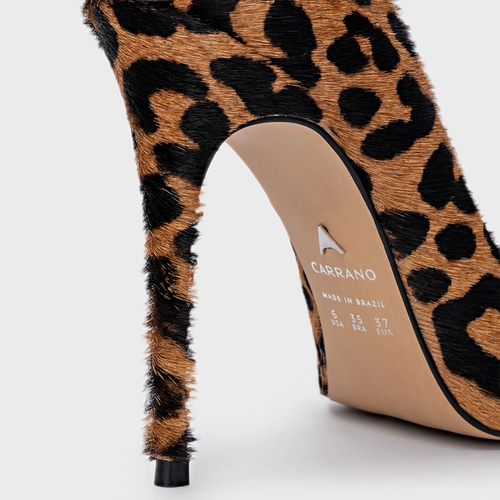 Scarpin Loretta Salto FIno Pelo Animal Print Camel