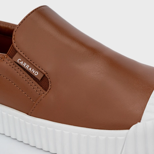 Tênis Slip On Kicks Couro Marrom Tan