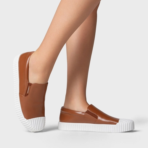 Tênis Slip On Kicks Couro Marrom Tan
