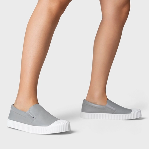 Tênis Slip On Kicks Couro Cinza Loutre