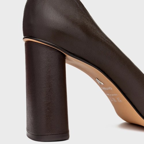 Scarpin Emma Salto Oval Couro Marrom Coconut