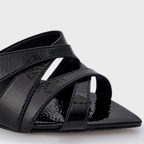 Sandália Tiras Cruzadas Salto Fino Couro Verniz Preto